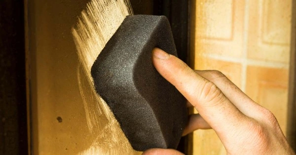 Kachelruit schoonmaken met staalwol 